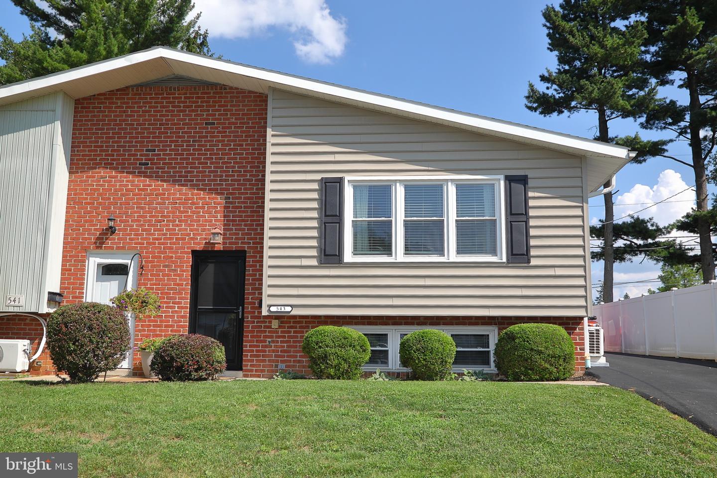 543 Golden St Property Photo 2
