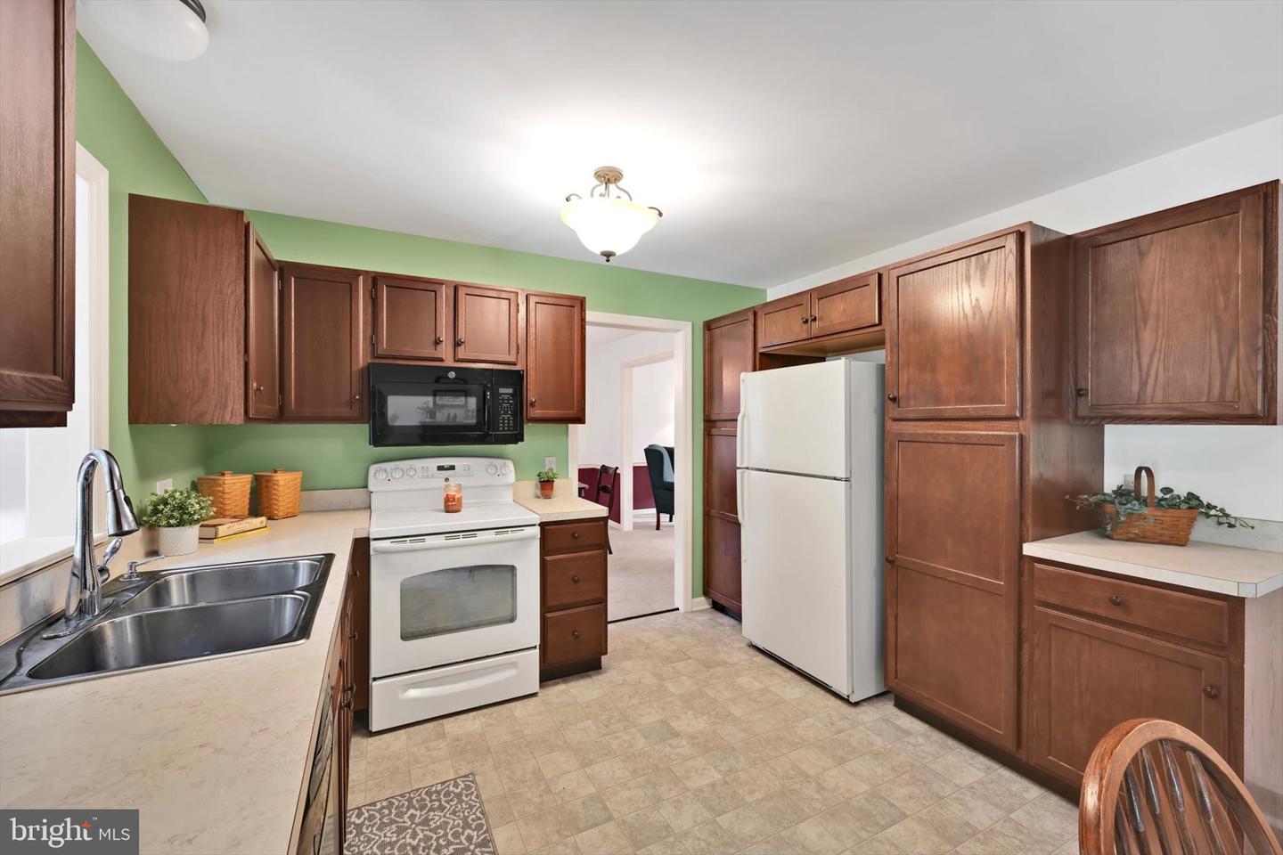 23 Charles Pl Property Photo 7