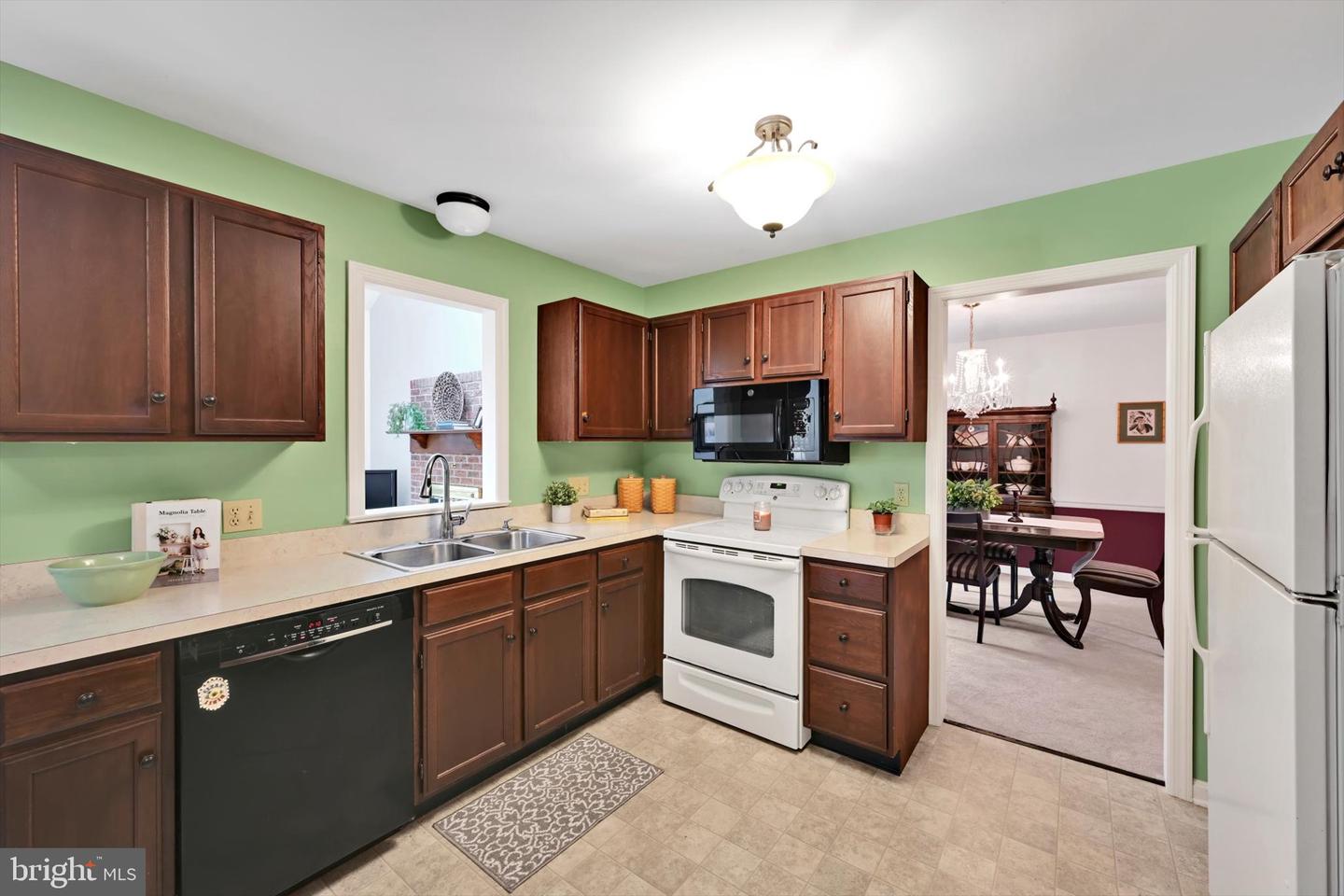 23 Charles Pl Property Photo 8