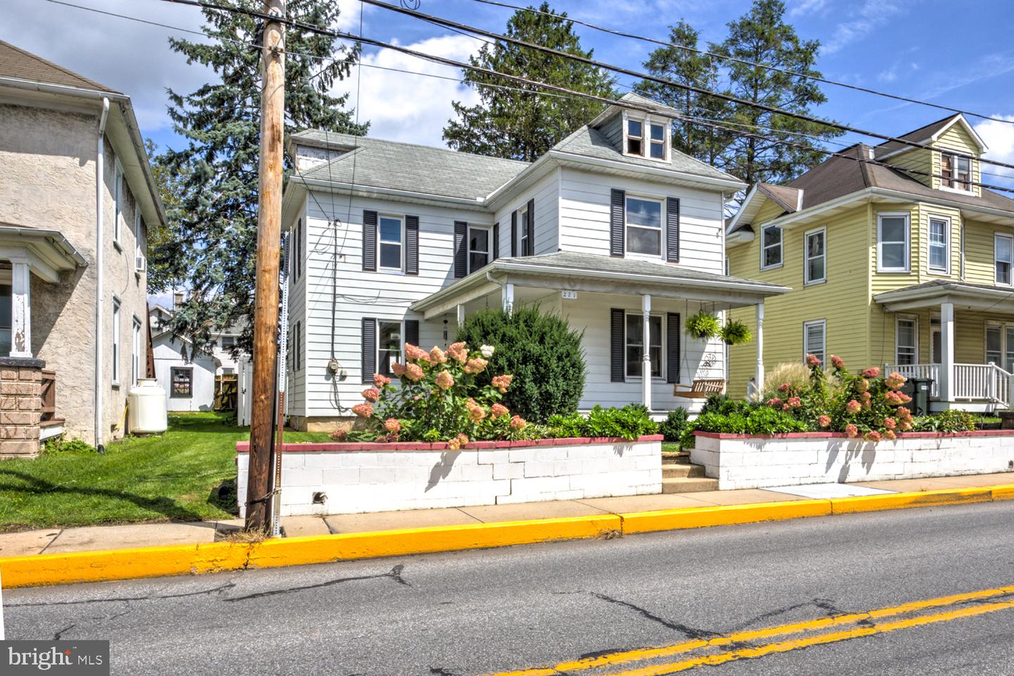 221 Brimmer Ave Property Photo 4