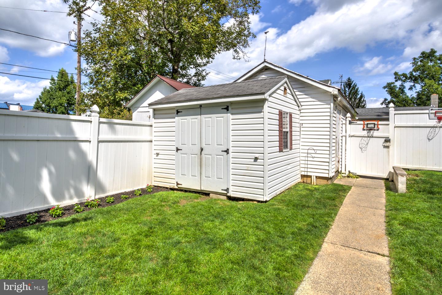 221 Brimmer Ave Property Photo 9