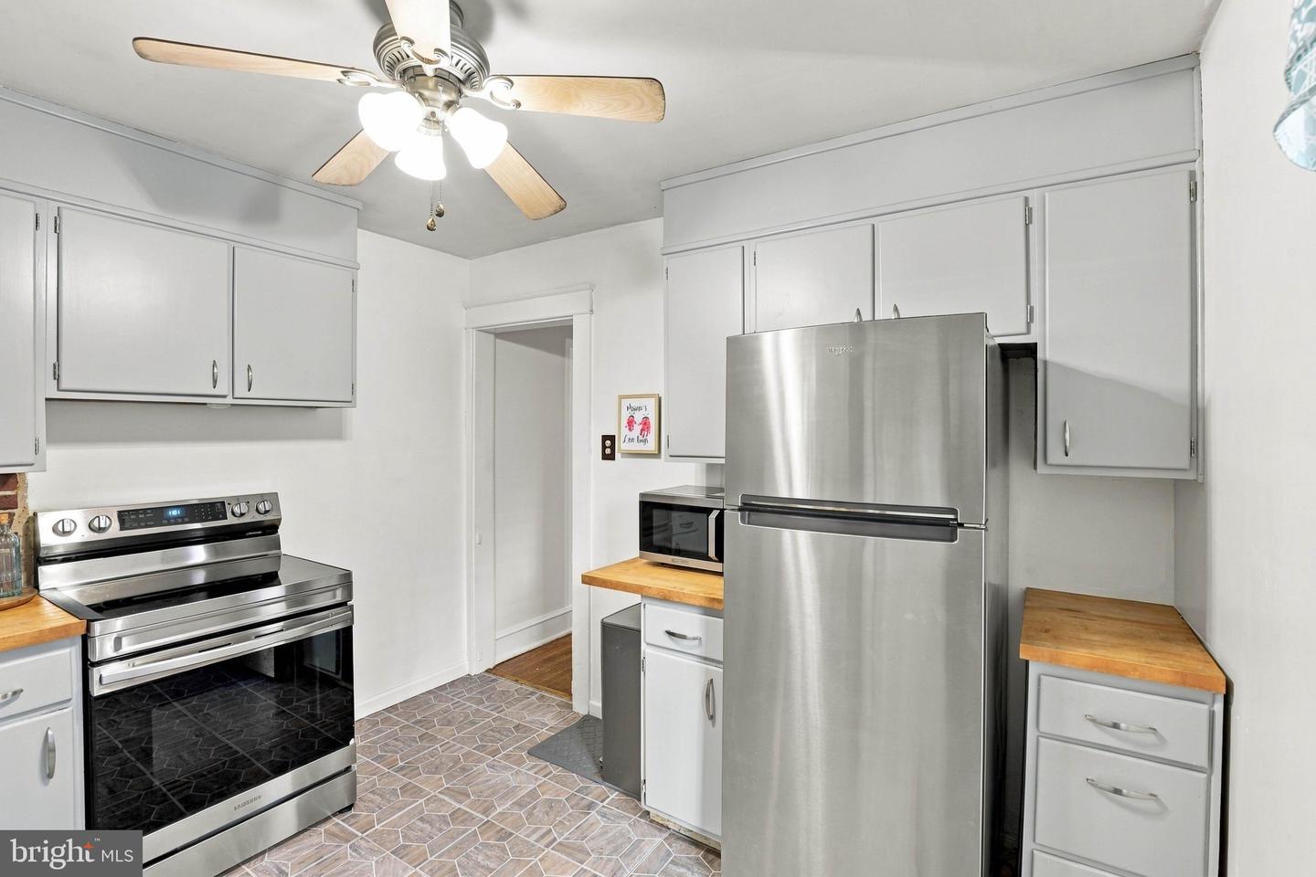 561 W Walnut St Property Photo 14