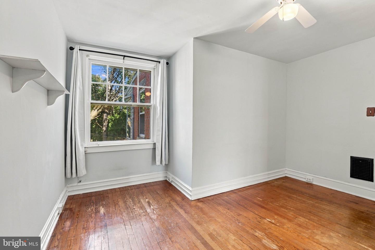 561 W Walnut St Property Photo 25
