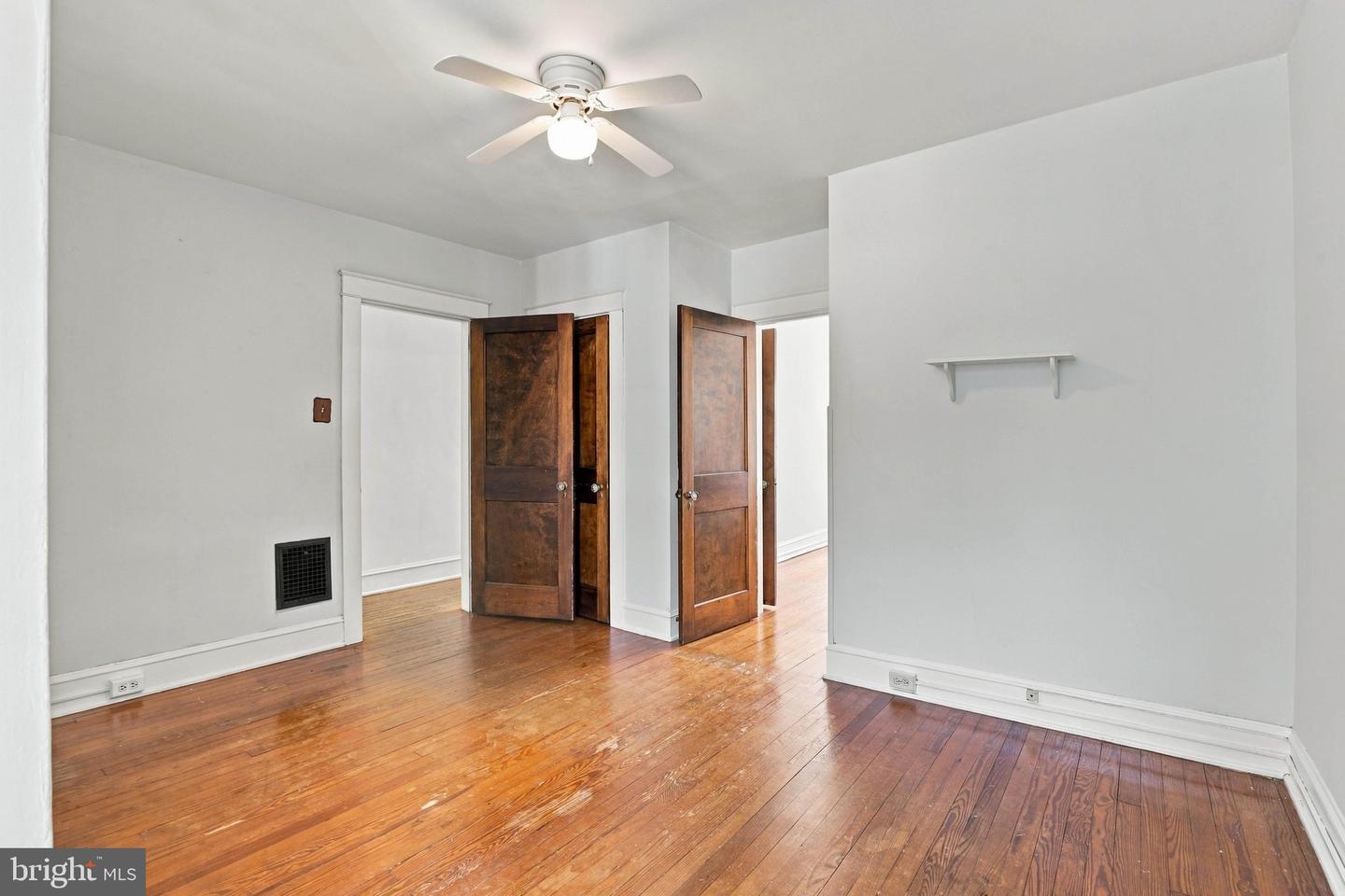 561 W Walnut St Property Photo 26