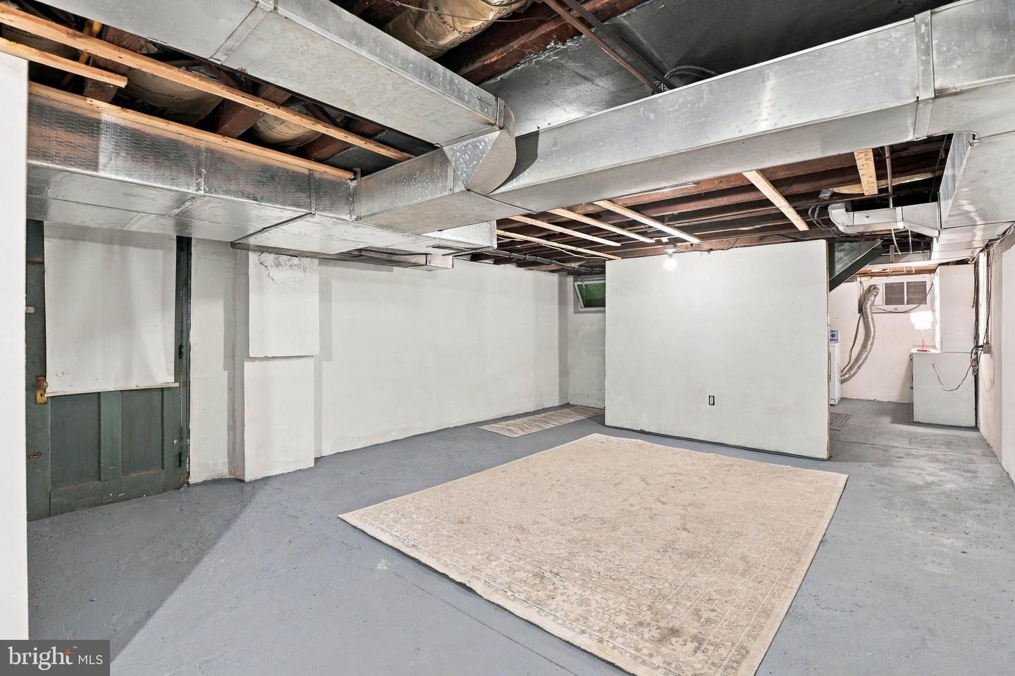 561 W Walnut St Property Photo 28