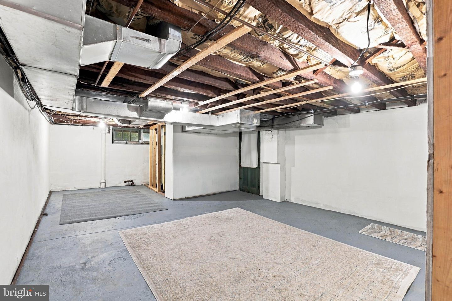 561 W Walnut St Property Photo 29