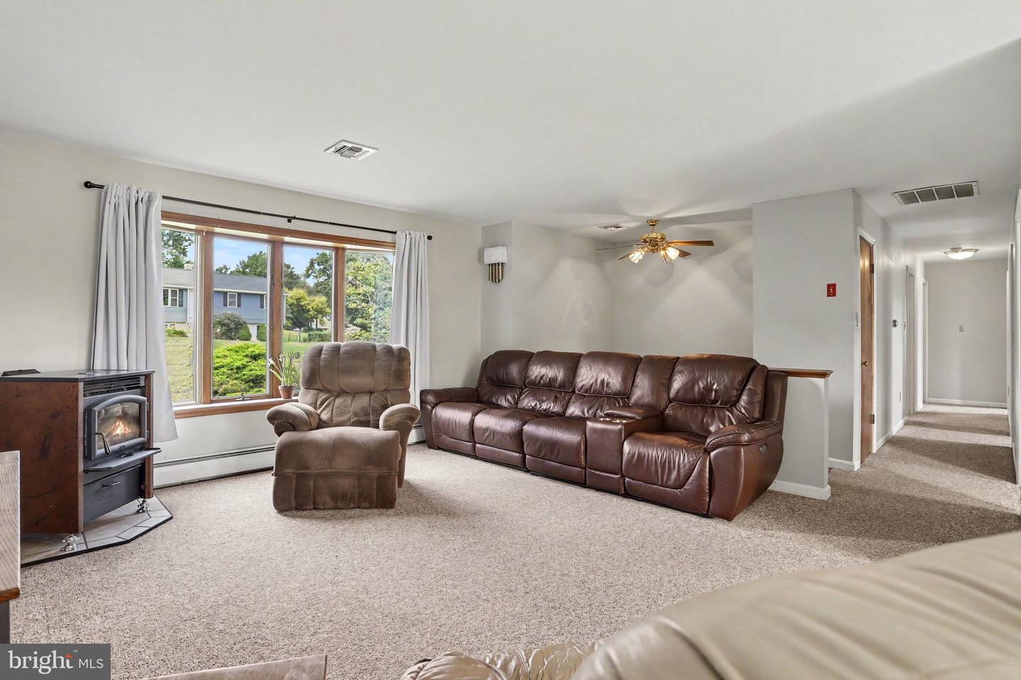 7 Oliver Dr Property Photo 5