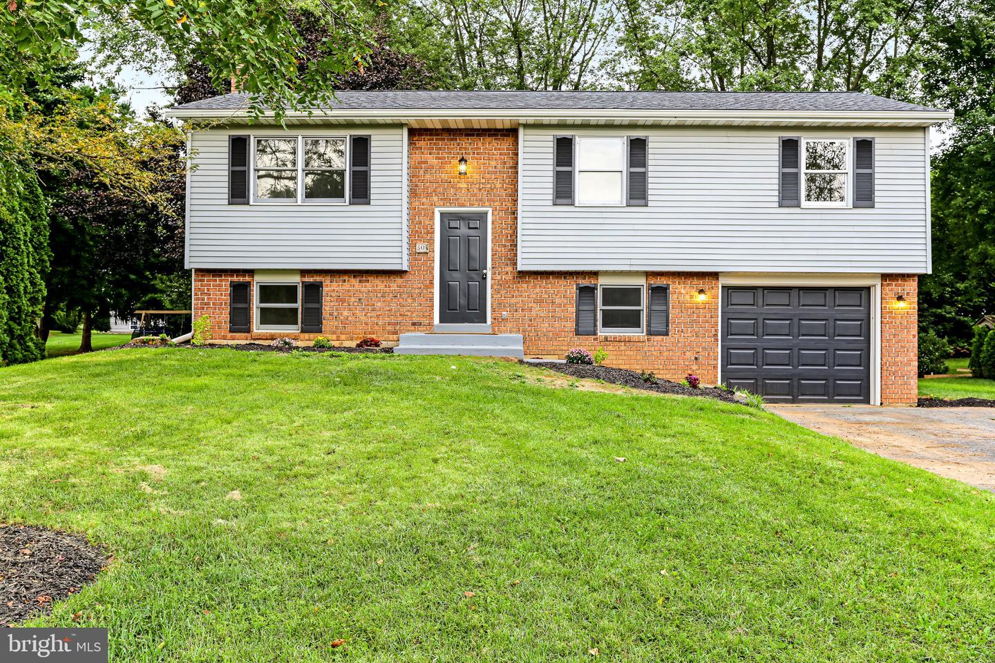 30 BUTTONWOOD DR Property Photo 1