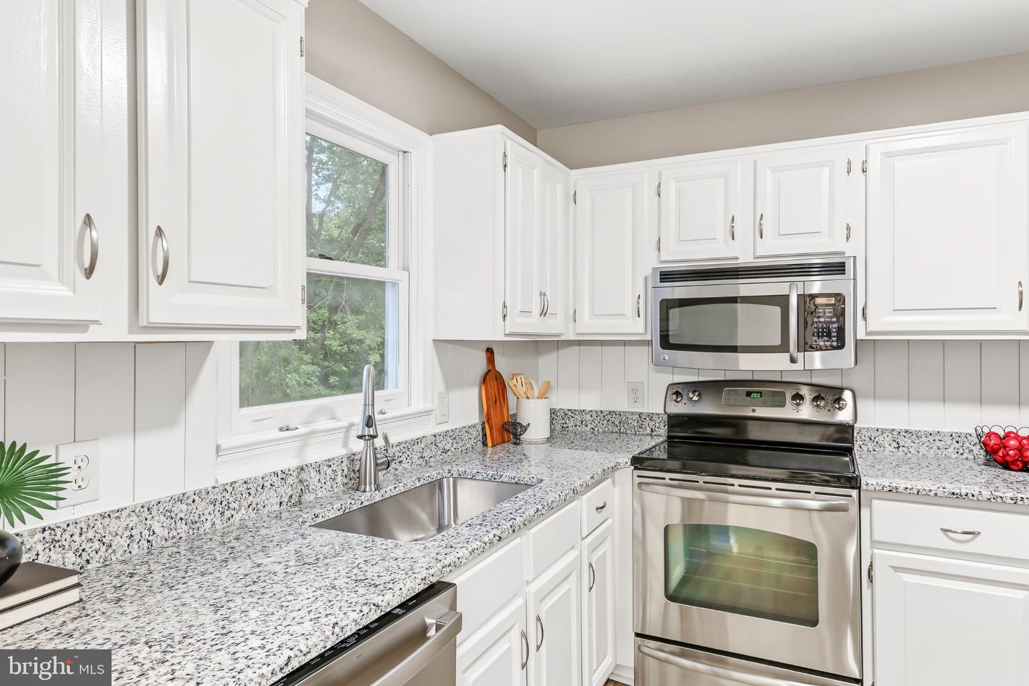 30 Buttonwood Dr Property Photo 11