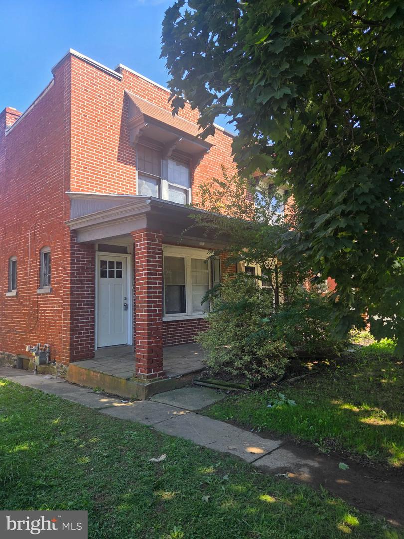 637 S West End Ave Property Photo 1