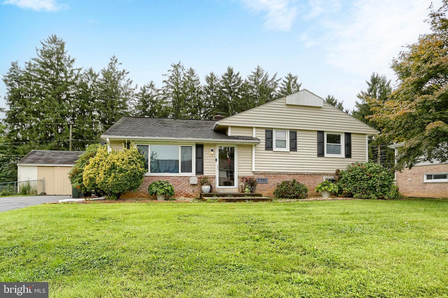 2700 ROYAL Property Photo 1