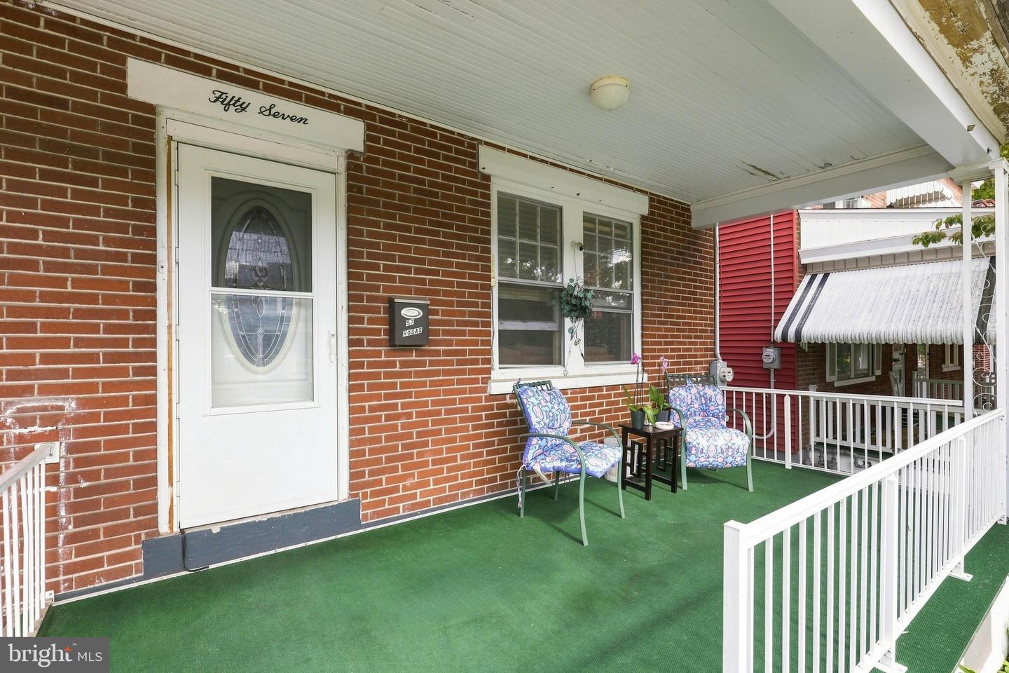 57 S Pearl St Property Photo 4