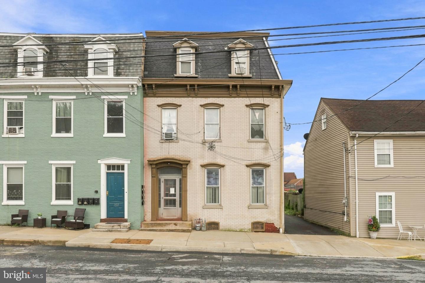 150 WALNUT ST Property Photo 1