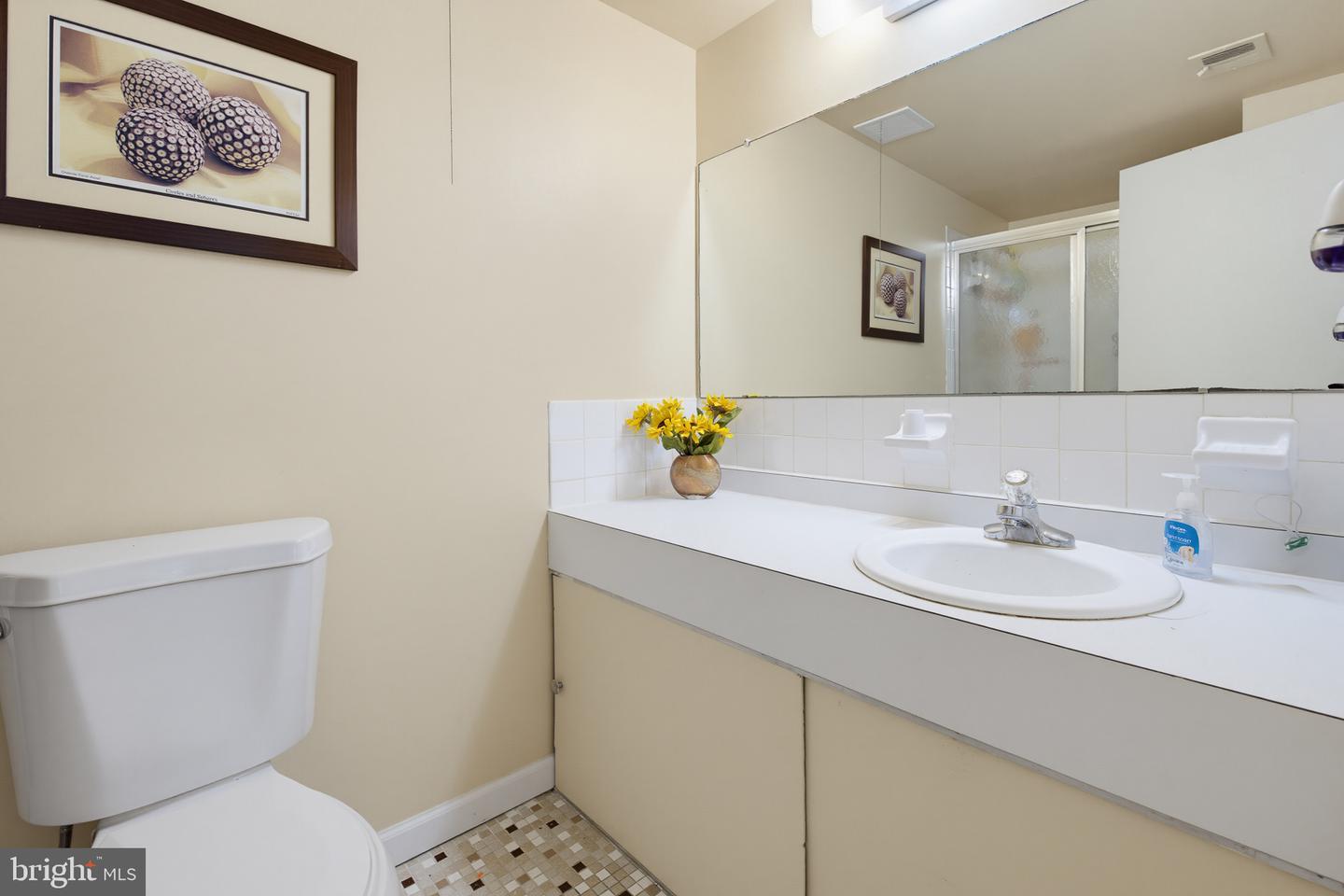 111 Valleybrook Dr Property Photo 16