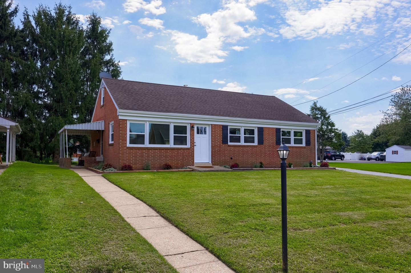 1338 MANOR ST Property Photo 1
