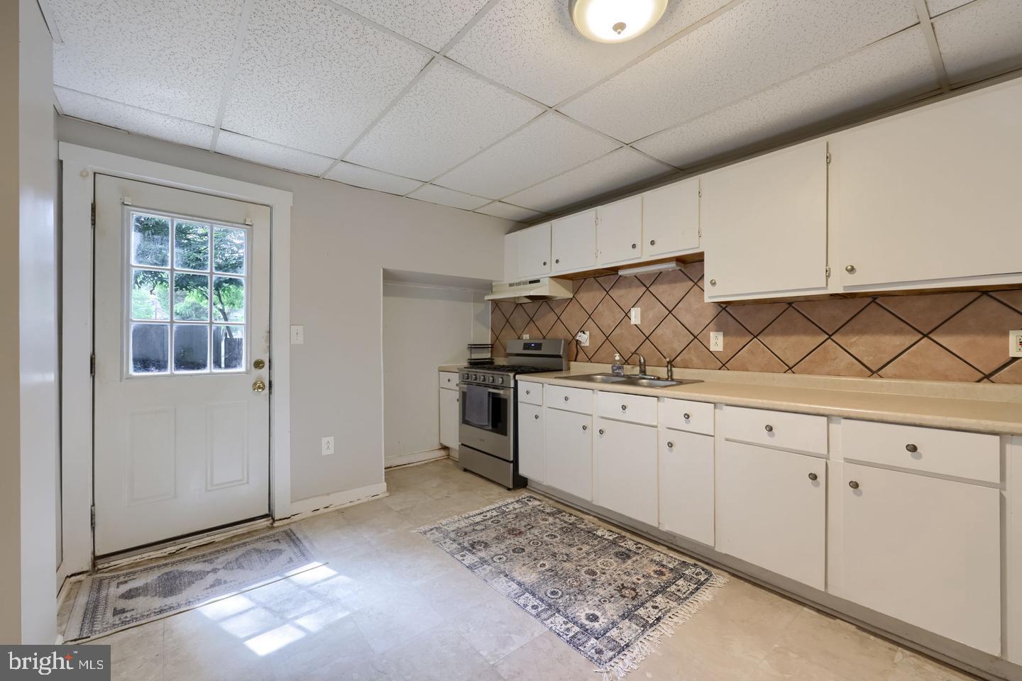 630 N Market St Property Photo 11