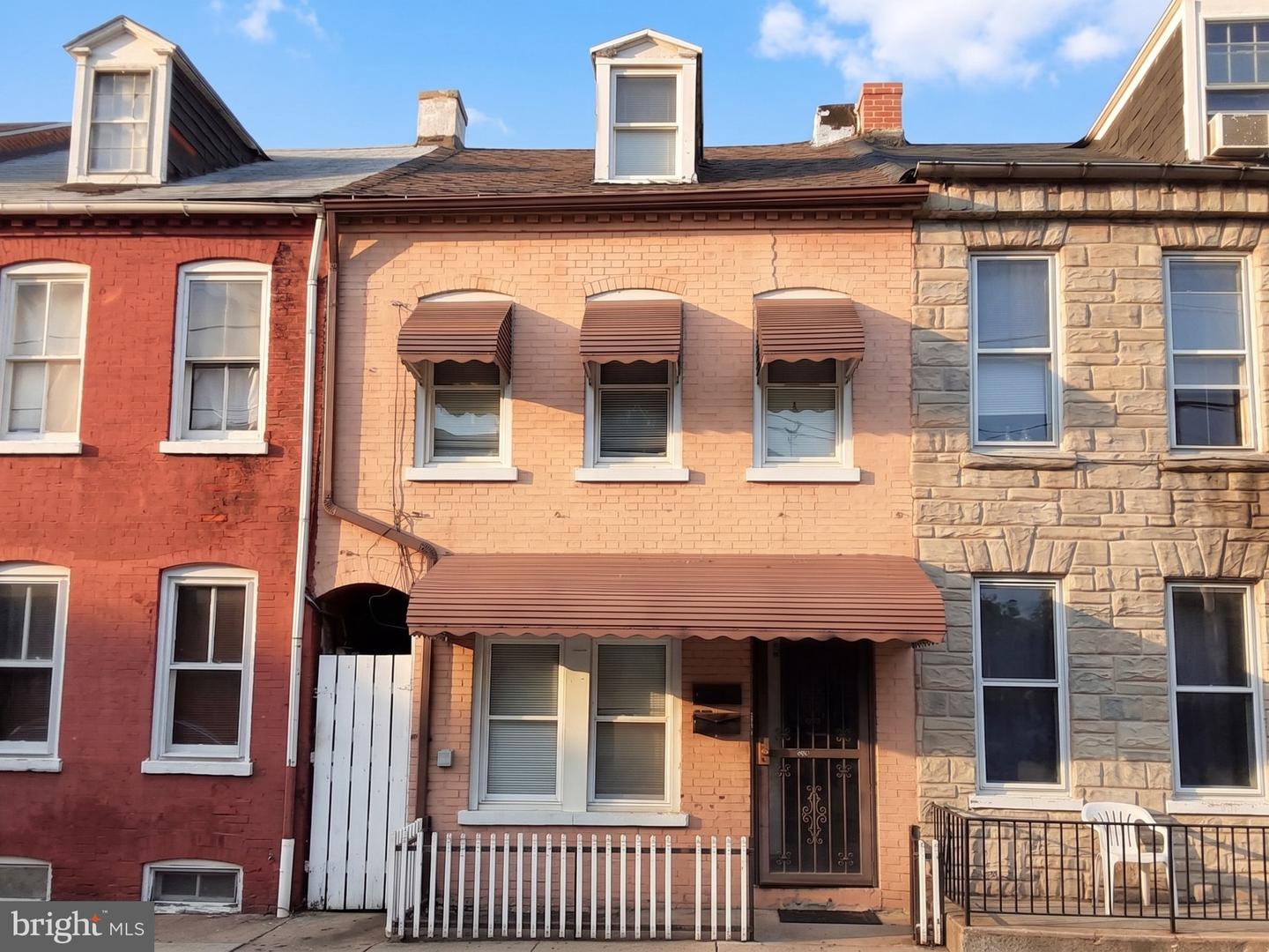 459 PERSHING AVE Property Photo 1
