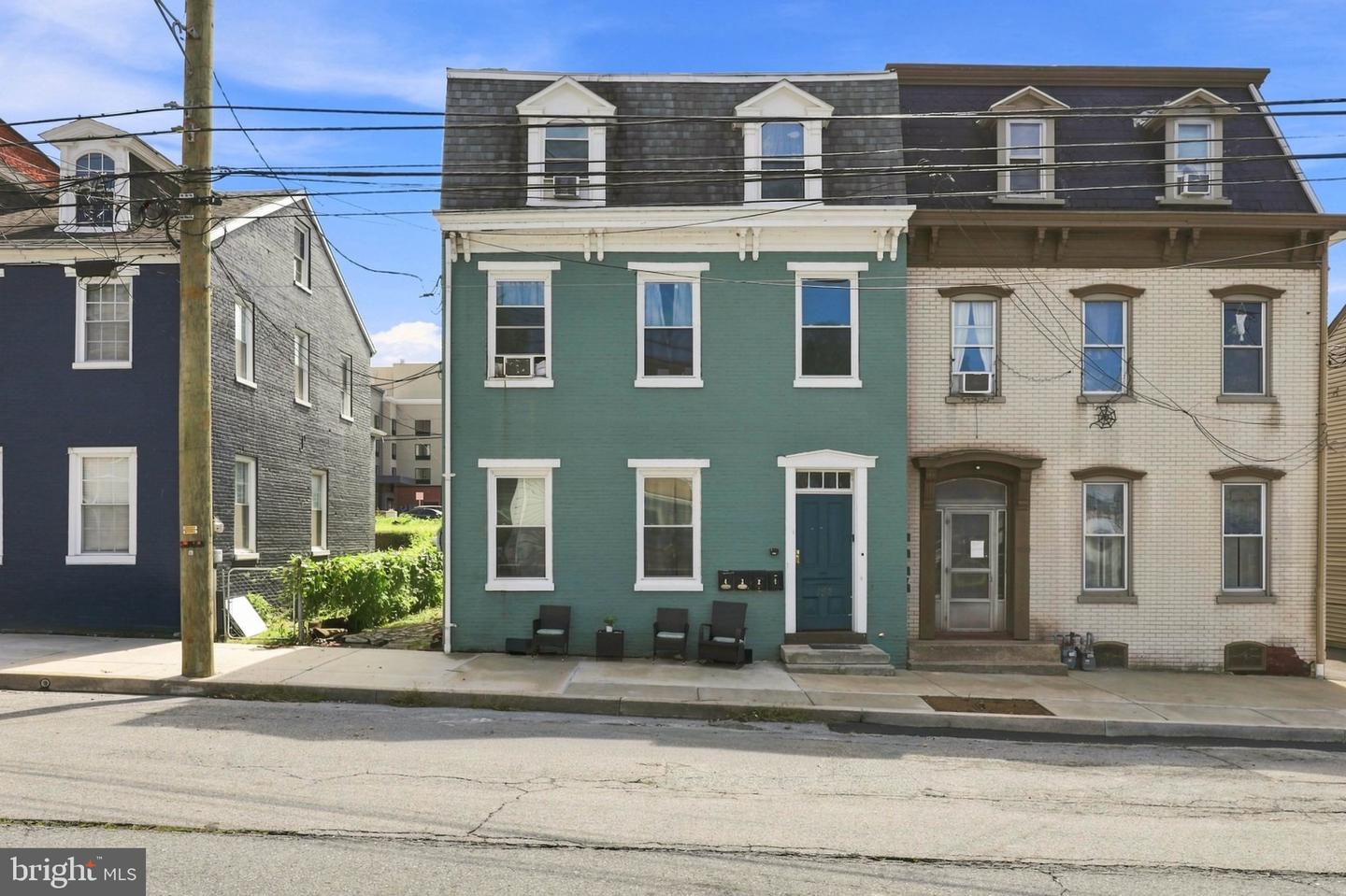 152 WALNUT ST Property Photo 1
