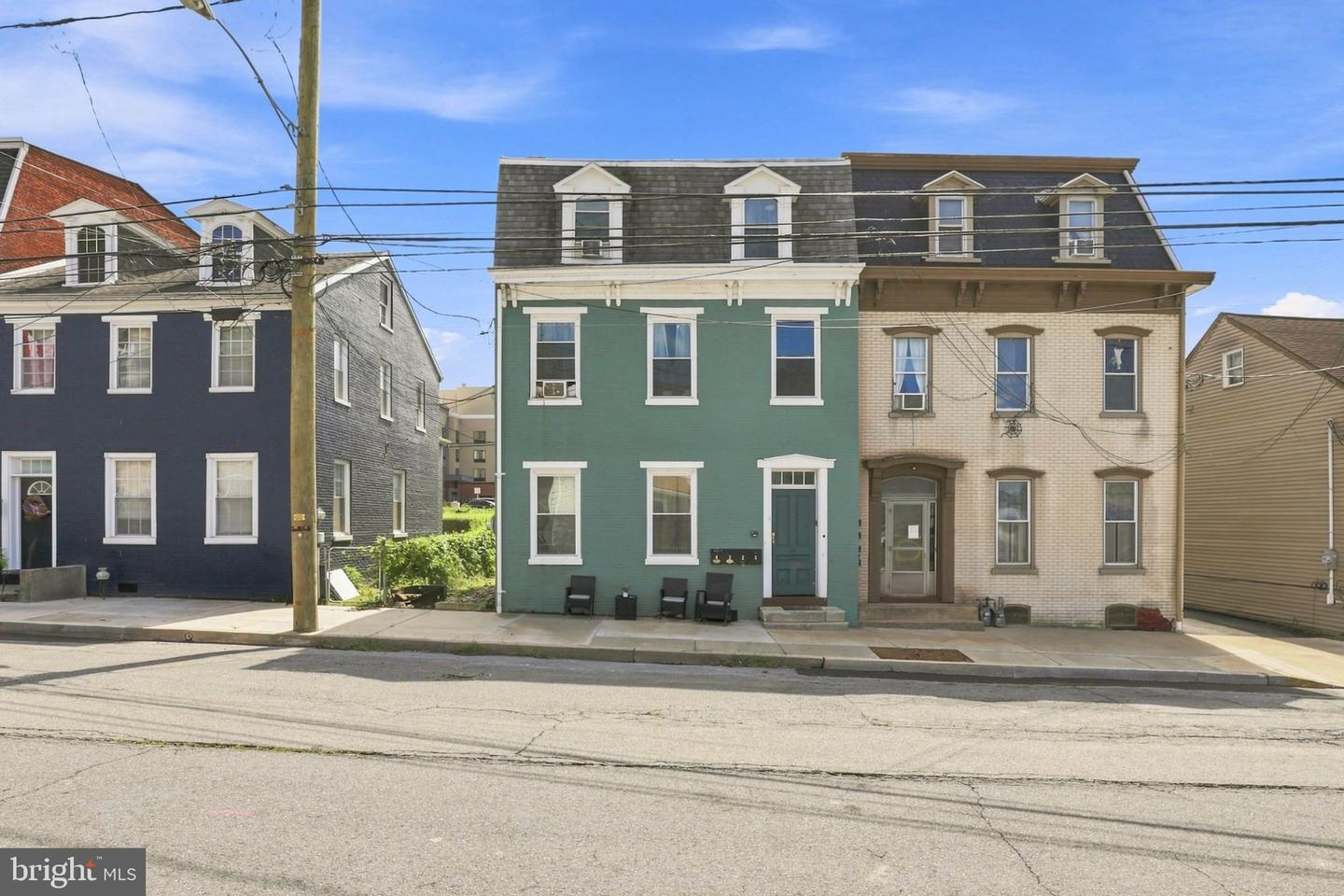 152 Walnut St Property Photo 2