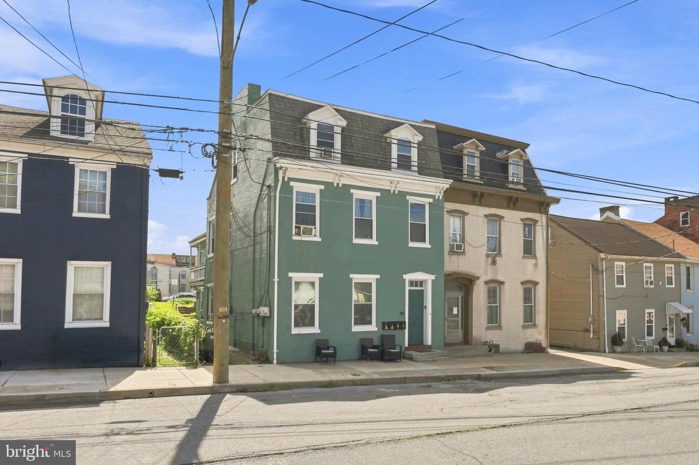 152 Walnut St Property Photo 3