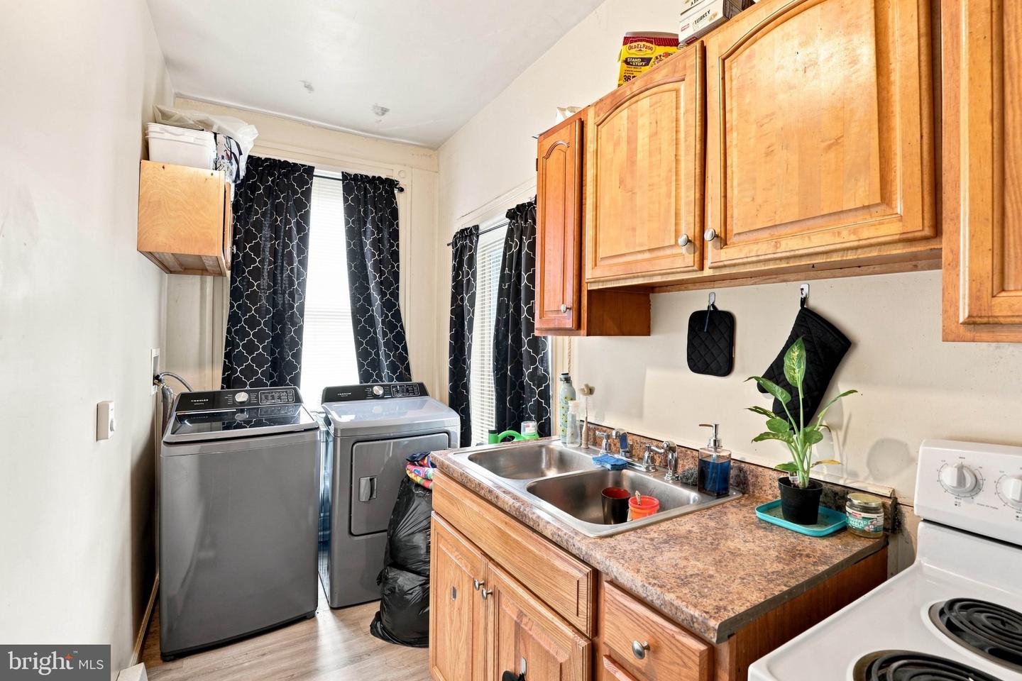 152 Walnut St Property Photo 13