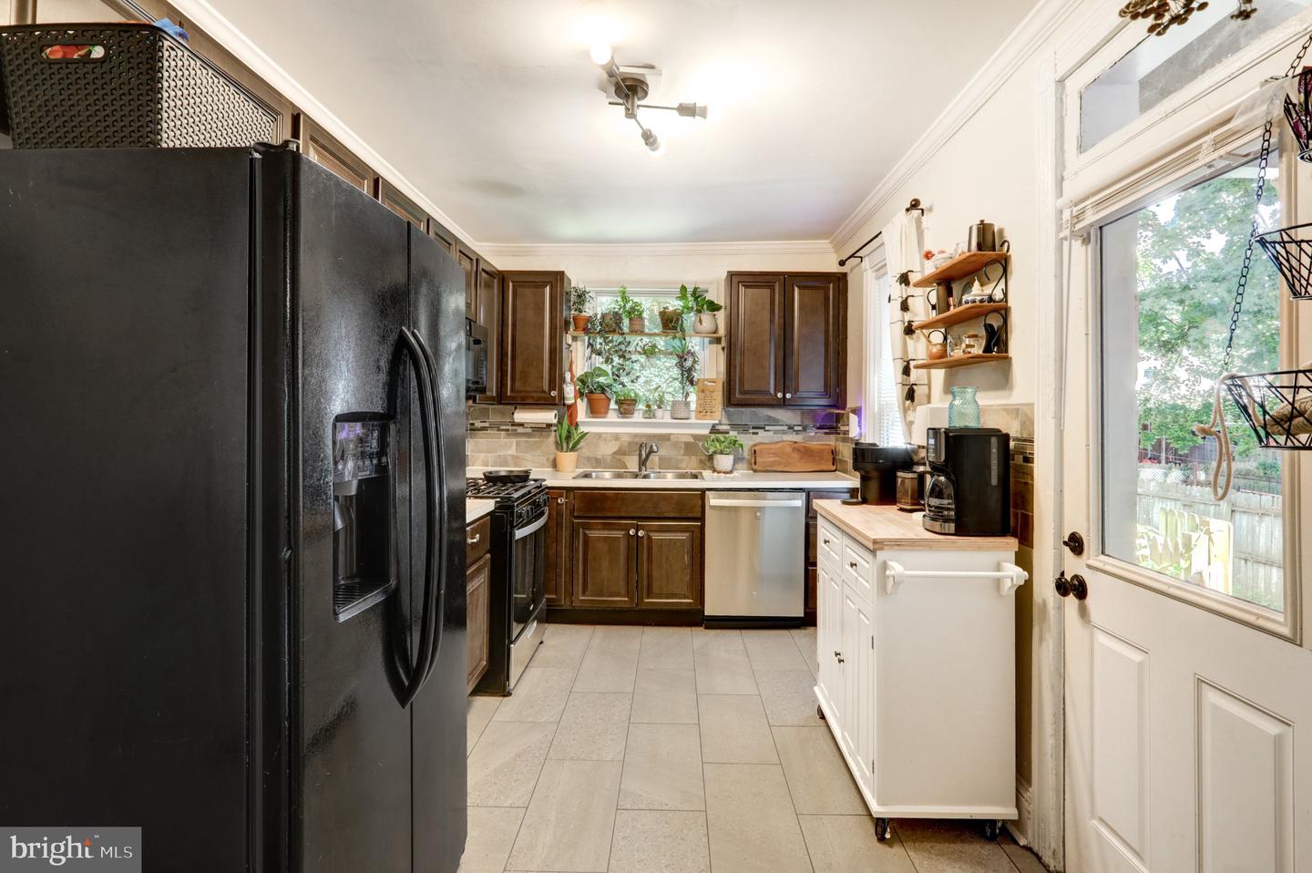 829 5th Property Photo 8