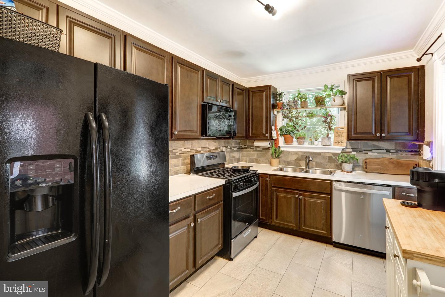 829 5th Property Photo 9