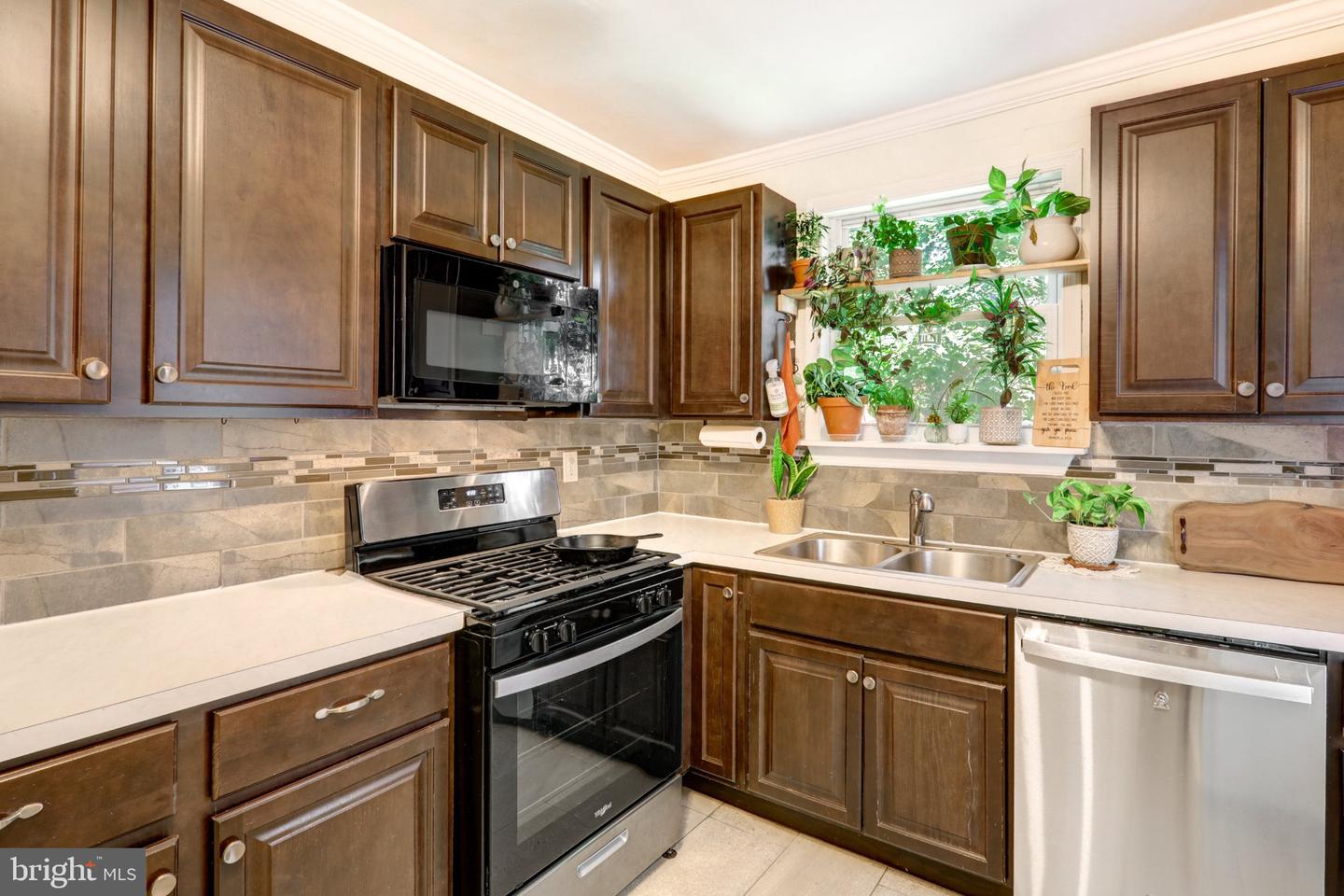 829 5th Property Photo 12
