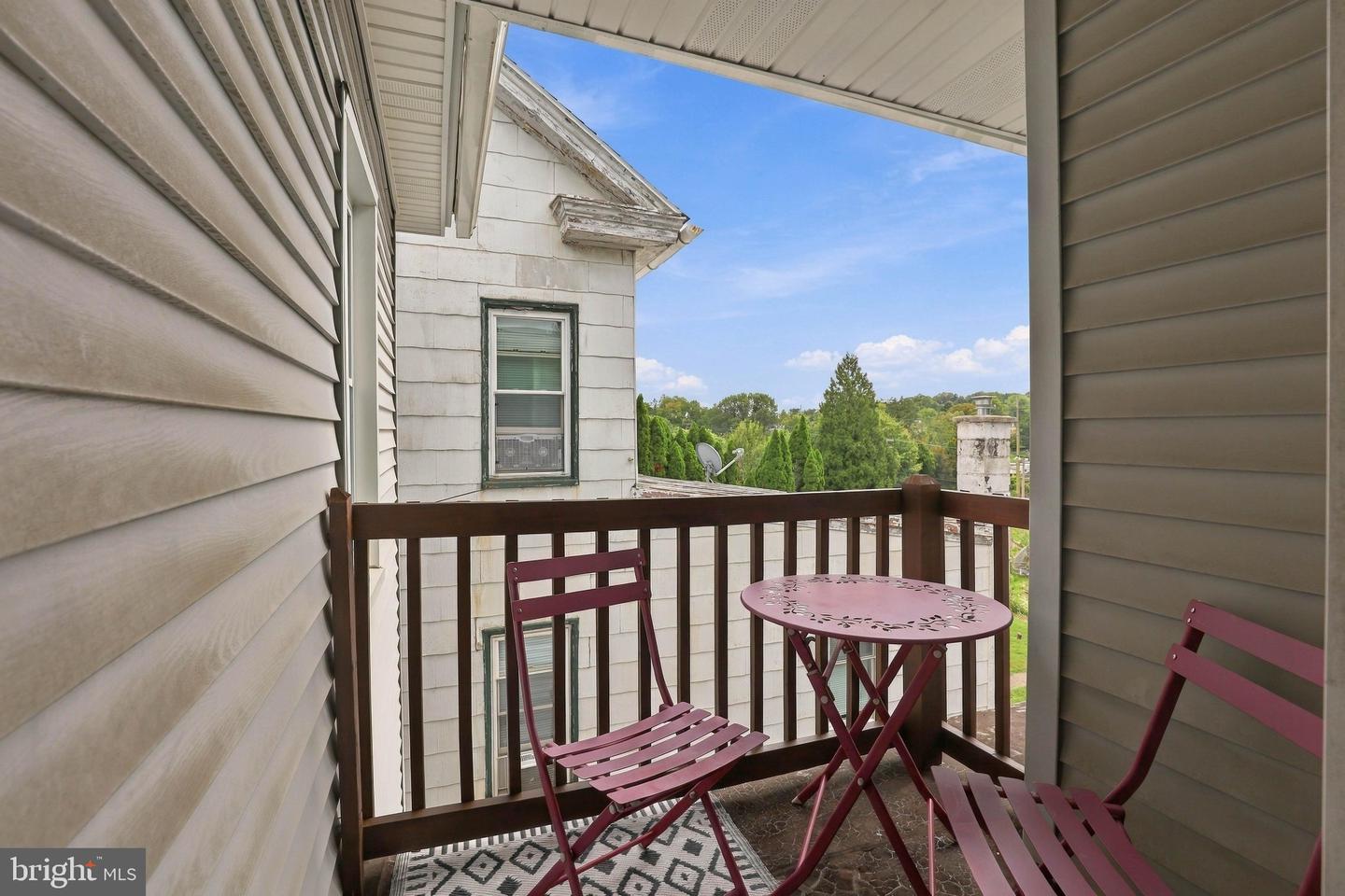 22 E Main St Property Photo 19