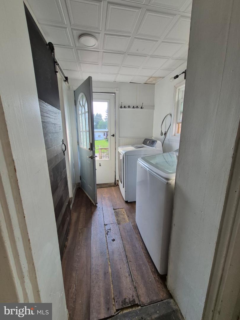 37 E Walnut St Property Photo 6