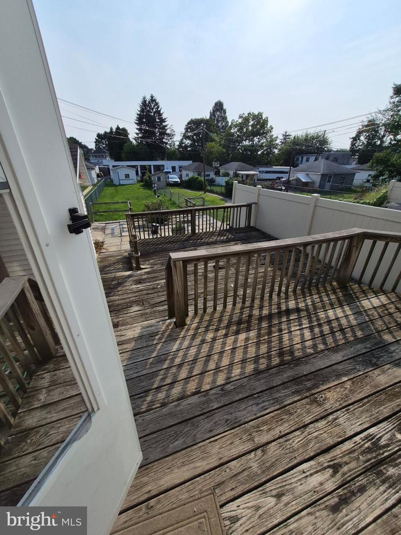 37 E Walnut St Property Photo 10