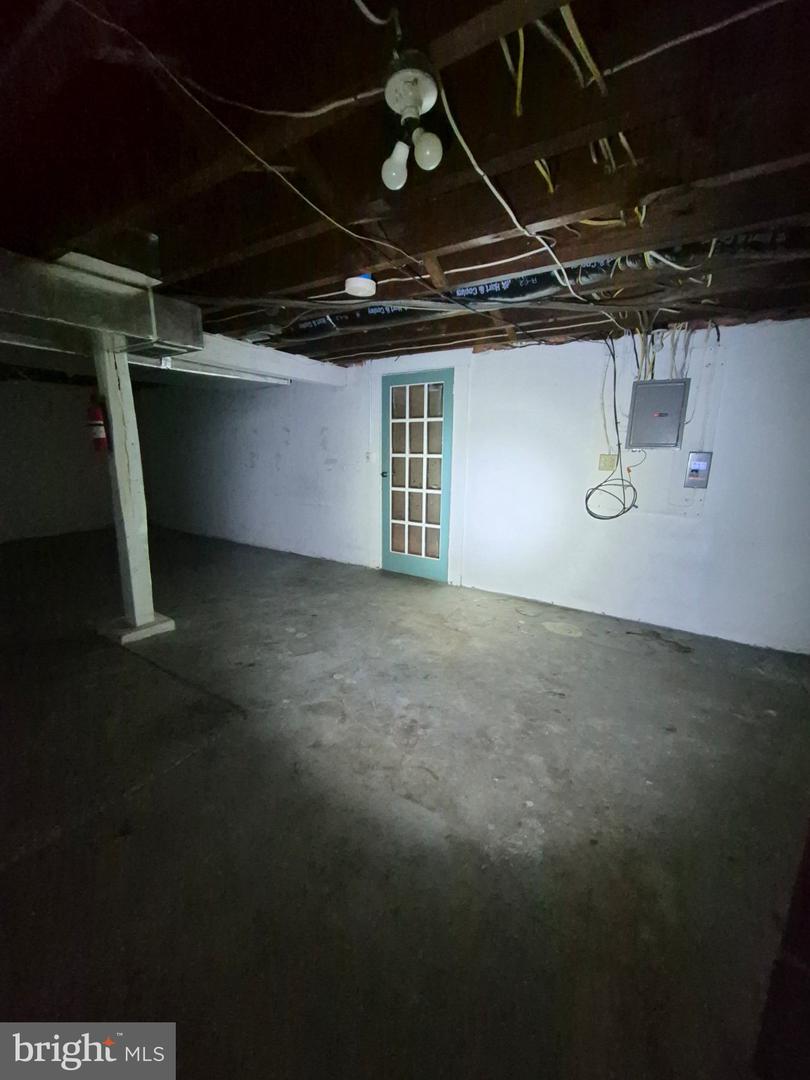 37 E Walnut St Property Photo 13
