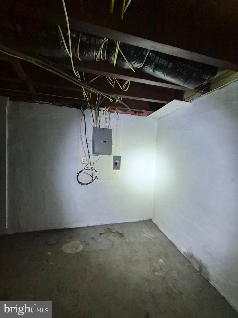 37 E Walnut St Property Photo 14
