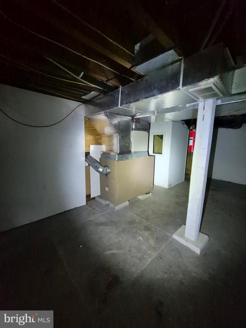 37 E Walnut St Property Photo 16