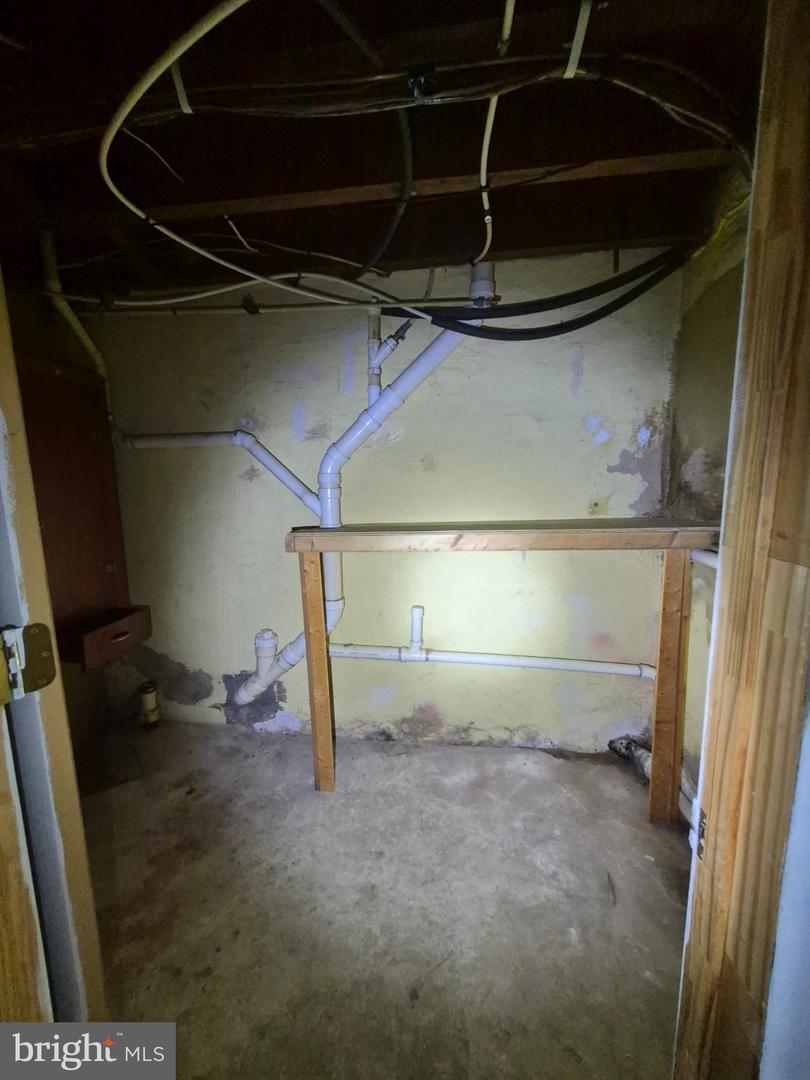 37 E Walnut St Property Photo 18