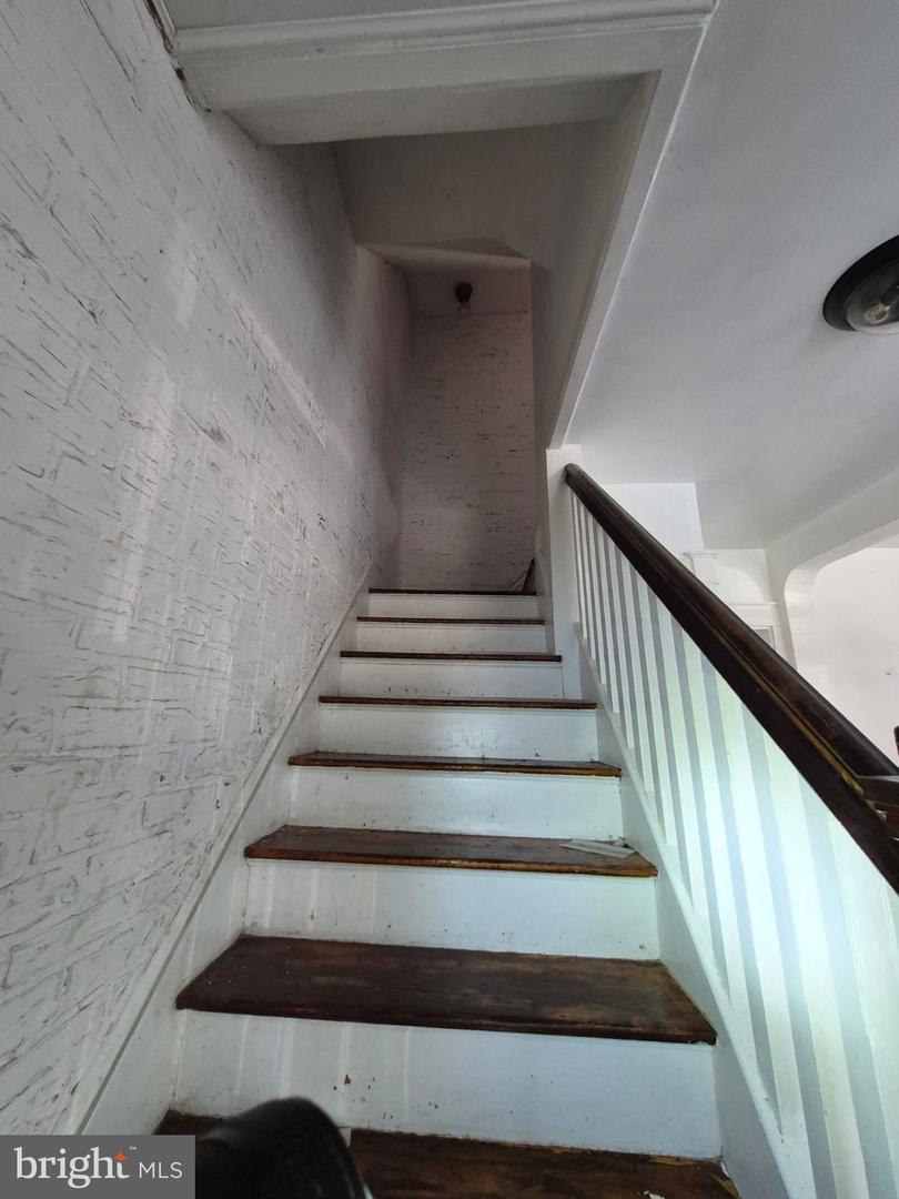 37 E Walnut St Property Photo 21