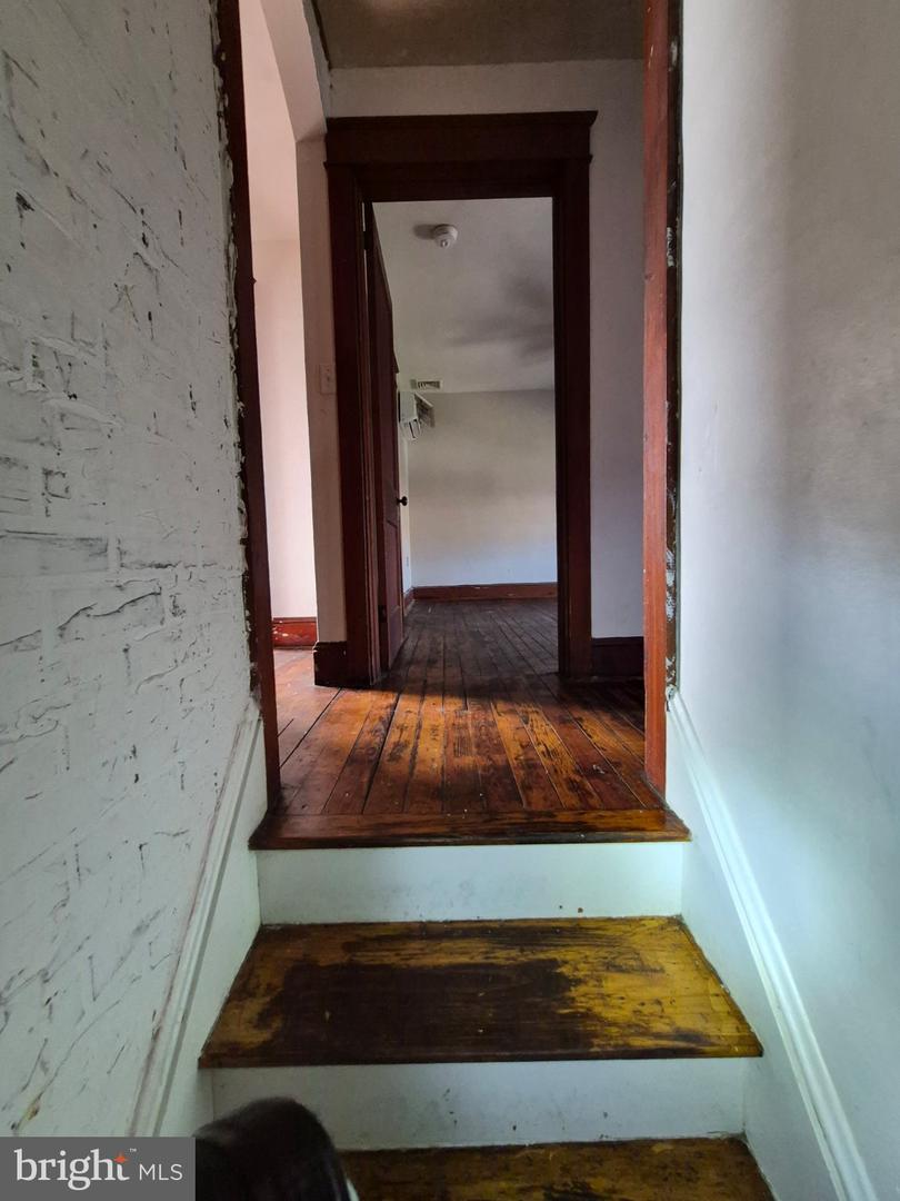 37 E Walnut St Property Photo 22