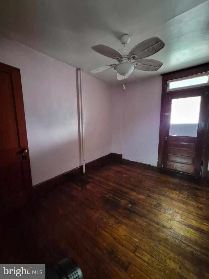 37 E Walnut St Property Photo 24