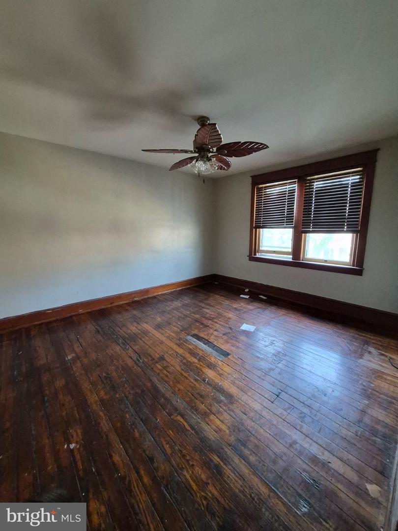 37 E Walnut St Property Photo 28