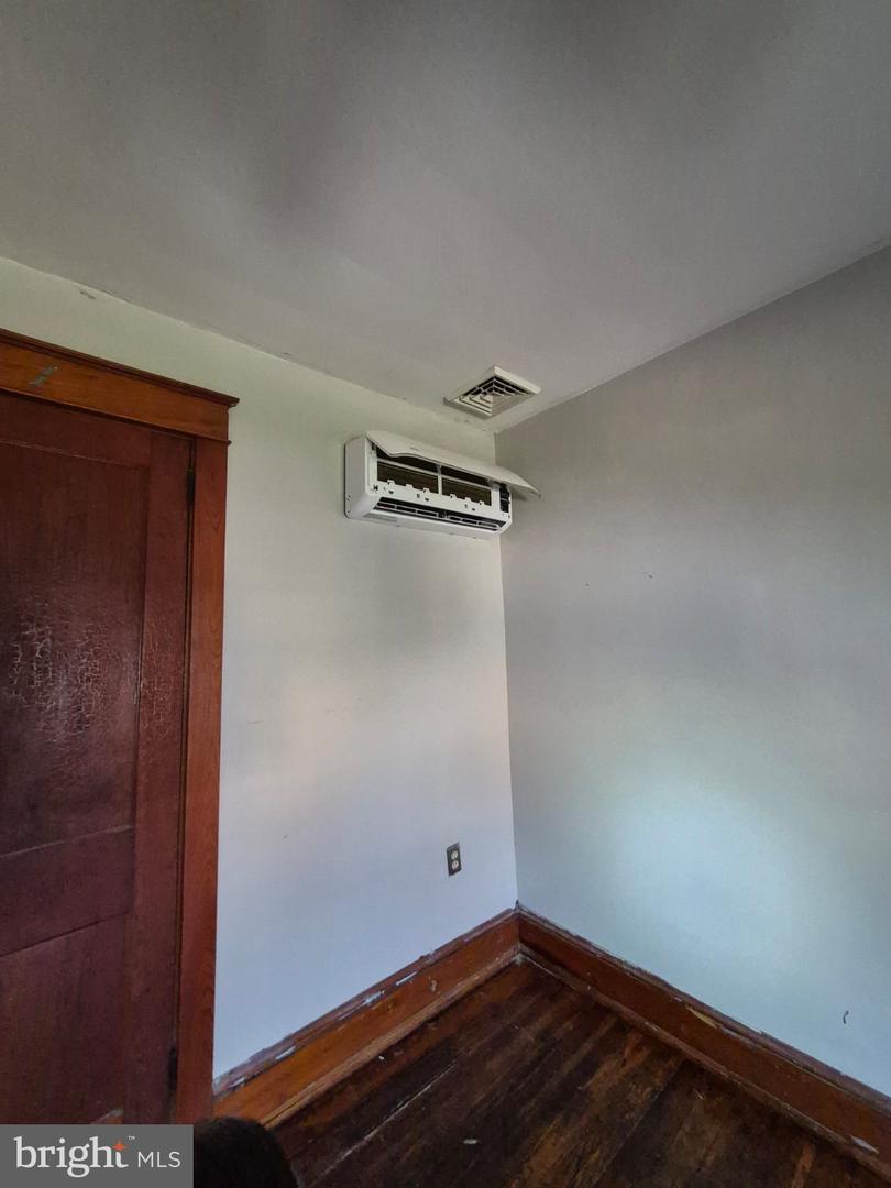 37 E Walnut St Property Photo 29