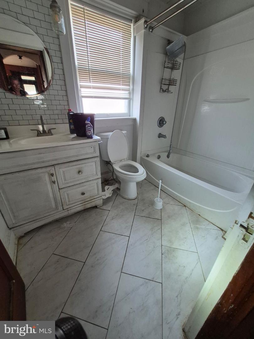 37 E Walnut St Property Photo 30