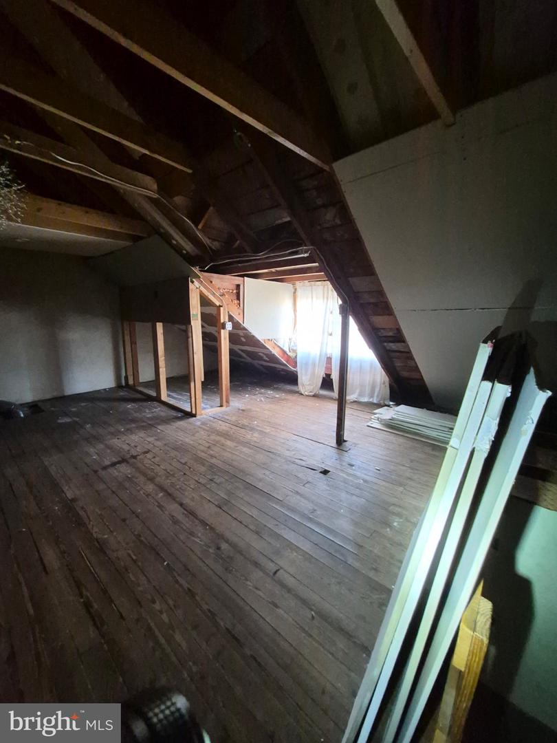 37 E Walnut St Property Photo 34