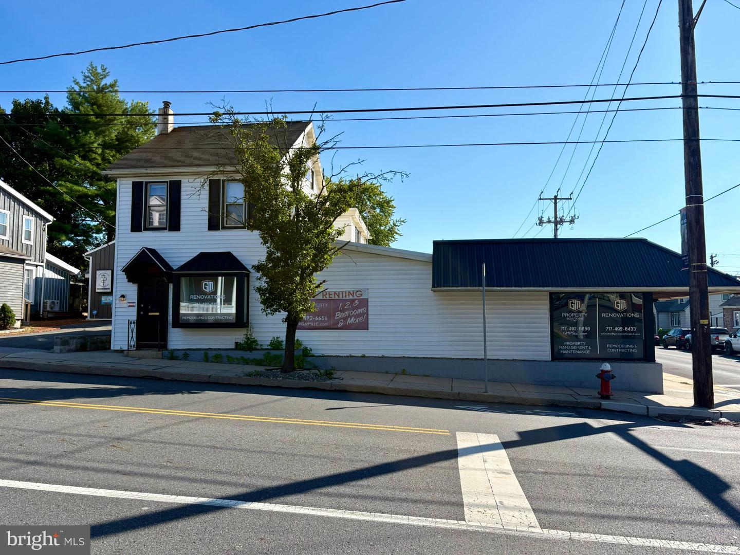 207 N Market St Property Photo 1