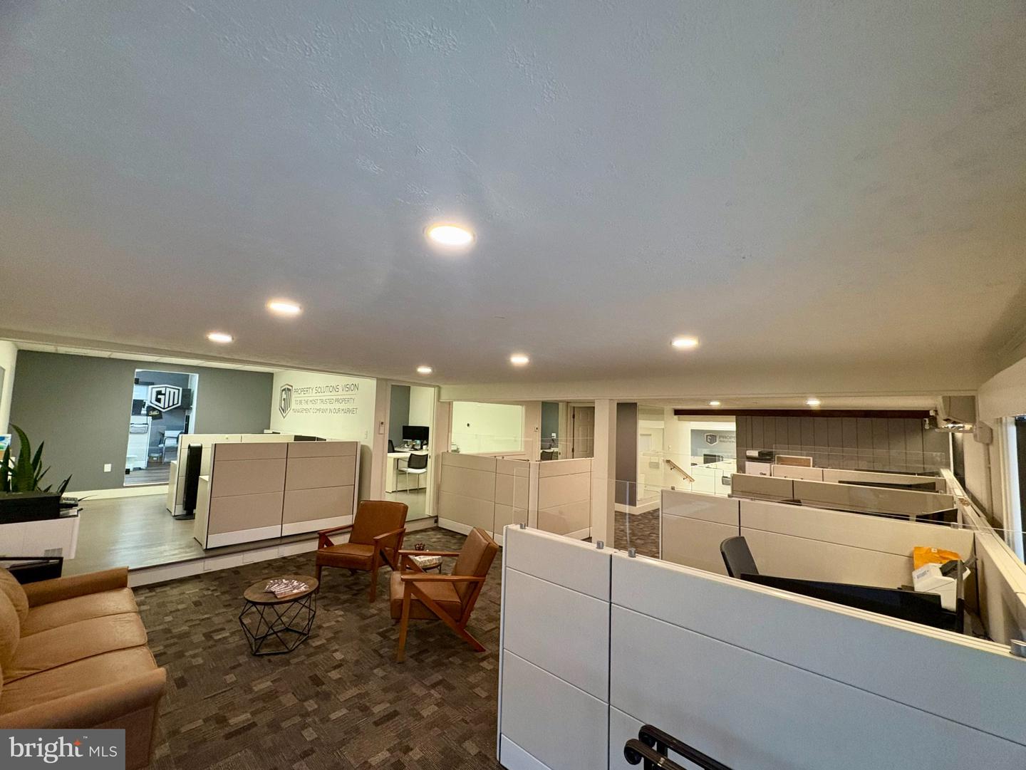 207 N Market St Property Photo 8