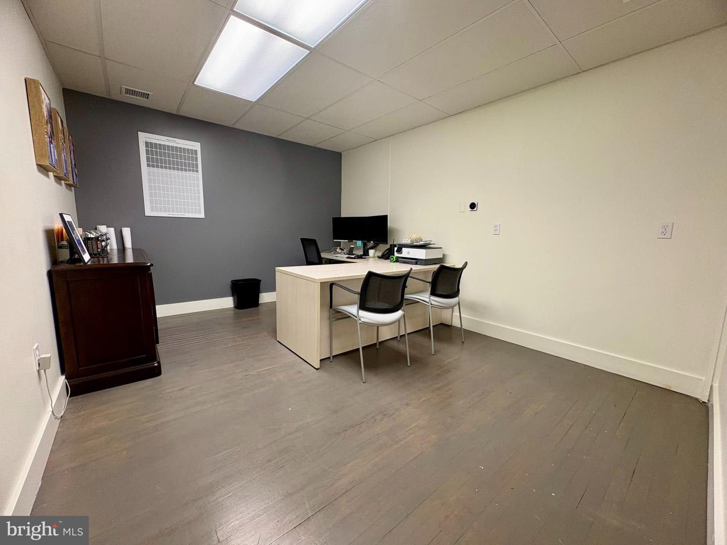 207 N Market St Property Photo 35