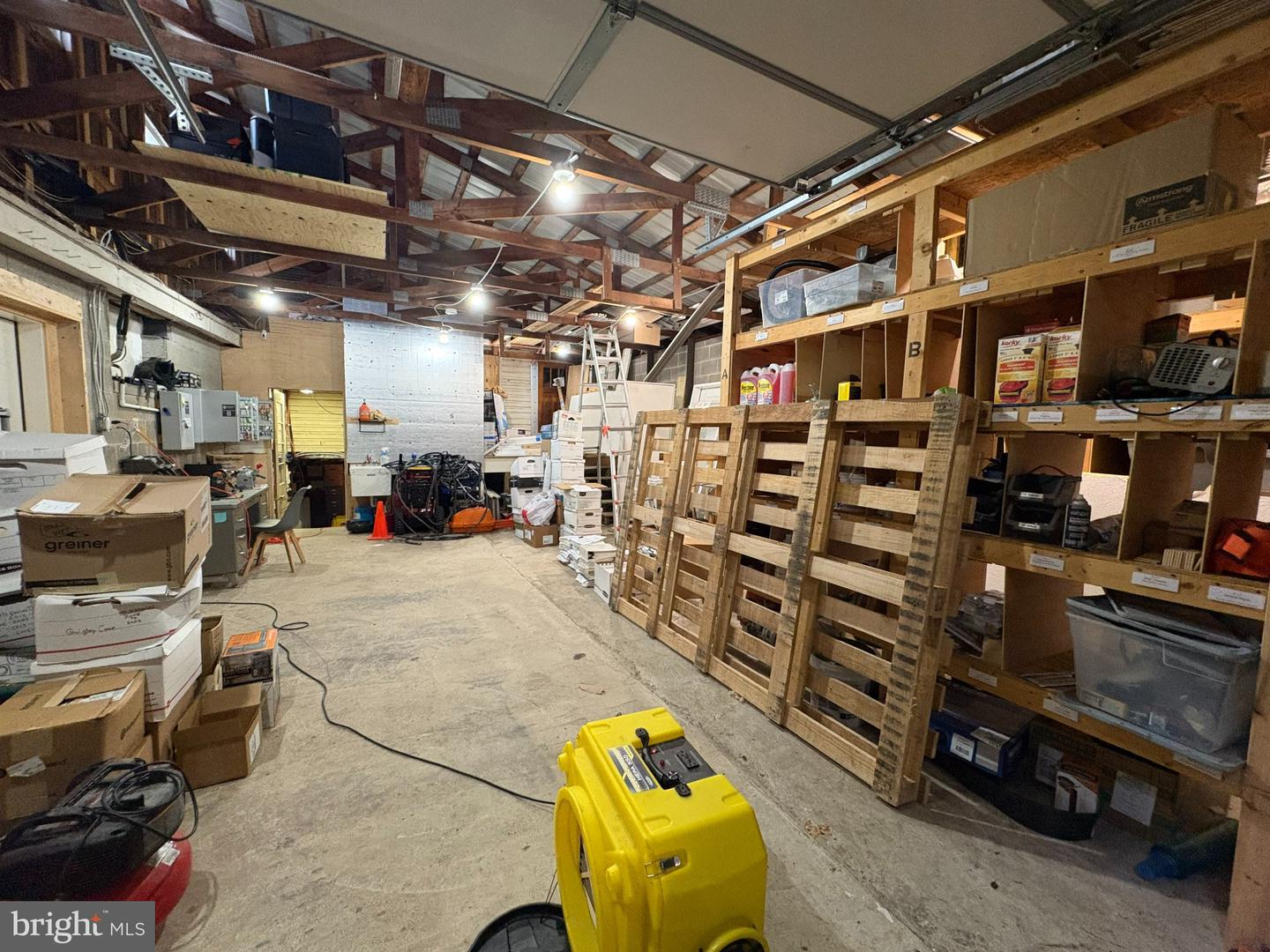 207 N Market St Property Photo 40