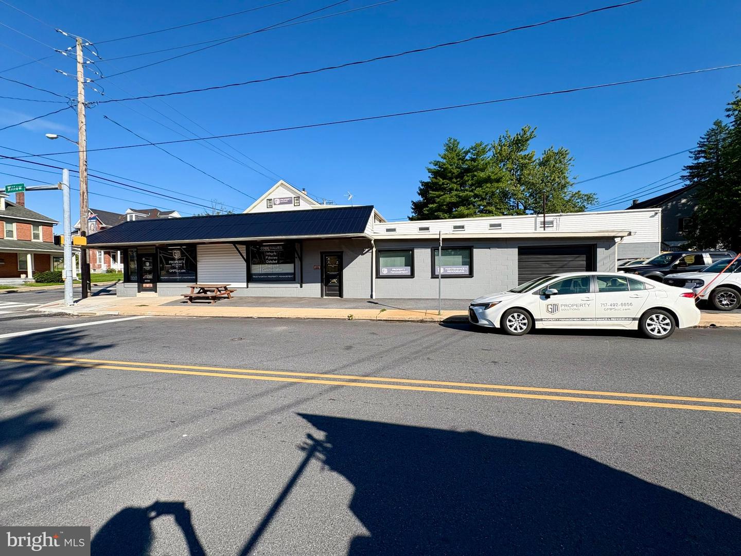 207 N Market St Property Photo 44