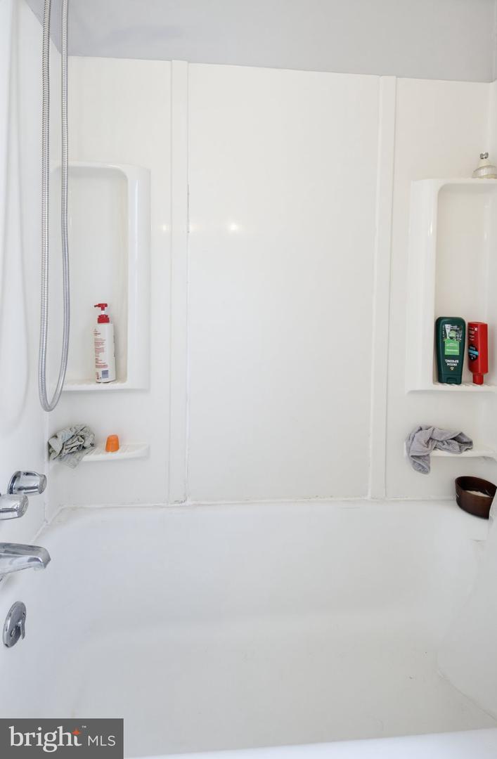 816 N Duke St Property Photo 31