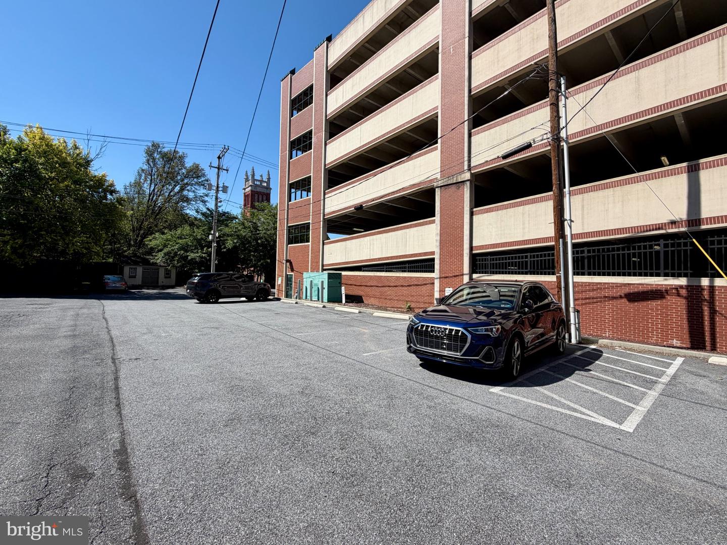 158 E King St #300 Property Photo 19