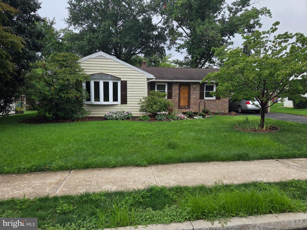 340 E Marion St Property Photo 1